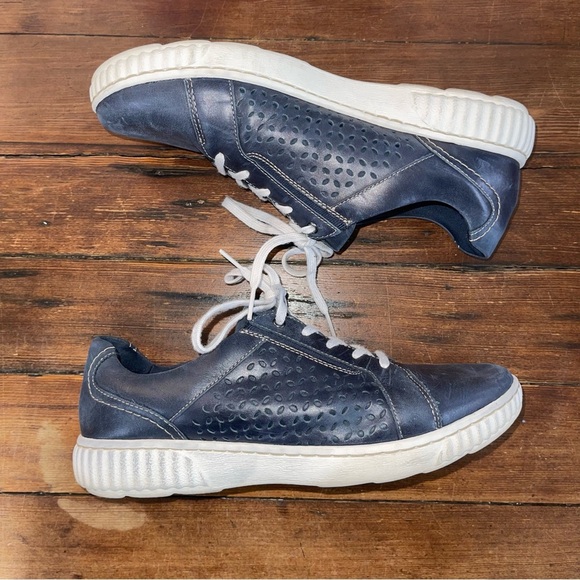 Clarks Blue and White leather Sneakerswomen’s size 10 - Picture 5 of 6